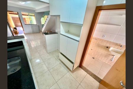 Casa à venda com 121m², 2 quartos e 2 vagas Casa à venda com 121m², 2 quartos e 2 vagasCozinha