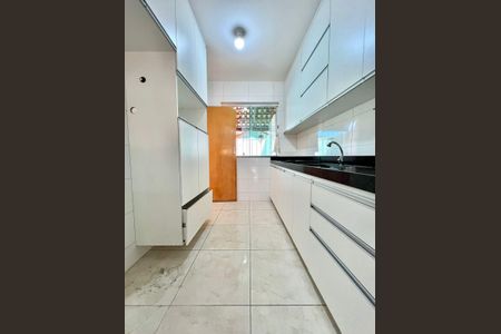 Casa à venda com 121m², 2 quartos e 2 vagas Casa à venda com 121m², 2 quartos e 2 vagasCozinha
