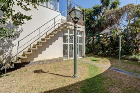Casa à venda com 341m², 5 quartos e 3 vagas