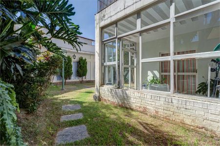 Casa à venda com 341m², 5 quartos e 3 vagas