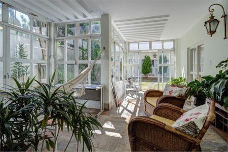 Casa à venda com 341m², 5 quartos e 3 vagas