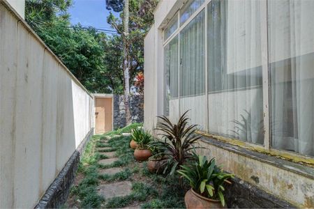 Casa à venda com 341m², 5 quartos e 3 vagas