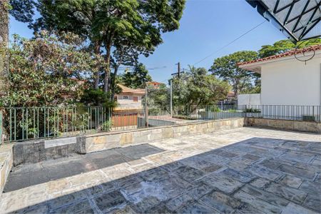 Casa à venda com 341m², 5 quartos e 3 vagas