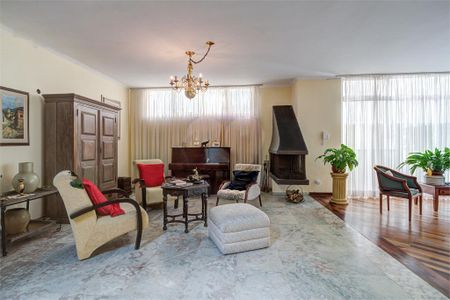Casa à venda com 341m², 5 quartos e 3 vagas