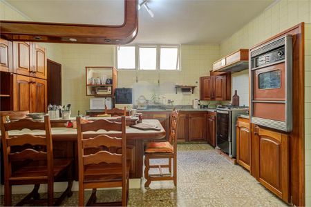 Casa à venda com 341m², 5 quartos e 3 vagas