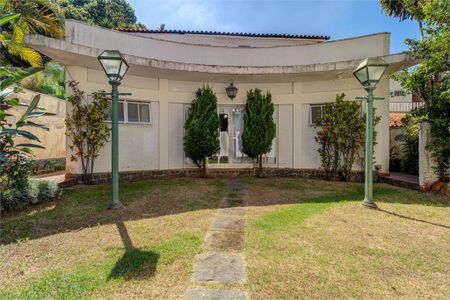 Casa à venda com 341m², 5 quartos e 3 vagas
