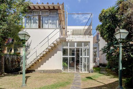 Casa à venda com 341m², 5 quartos e 3 vagas
