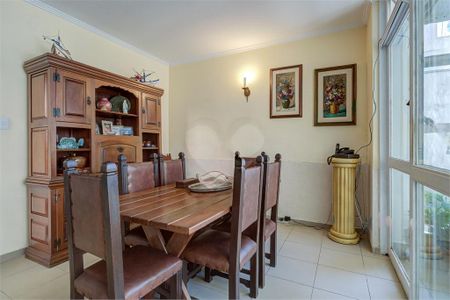 Casa à venda com 341m², 5 quartos e 3 vagas