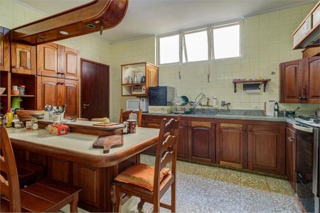 Casa à venda com 341m², 5 quartos e 3 vagas