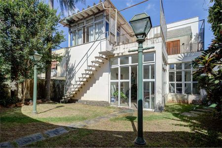Casa à venda com 341m², 5 quartos e 3 vagas