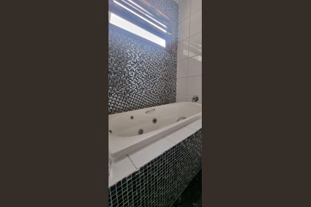 Casa à venda com 300m², 4 quartos e 2 vagas Casa à venda com 300m², 4 quartos e 2 vagasBanheiro da Suíte