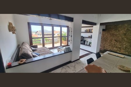 Casa à venda com 300m², 4 quartos e 2 vagas Casa à venda com 300m², 4 quartos e 2 vagasSala de TV