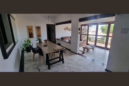 Casa à venda com 300m², 4 quartos e 2 vagas Casa à venda com 300m², 4 quartos e 2 vagasSala de Jantar