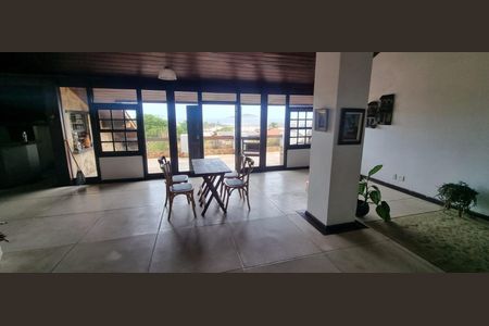 Casa à venda com 300m², 4 quartos e 2 vagas
