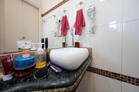 Casa à venda com 100m², 3 quartos e 2 vagasBanheiro da Suíte