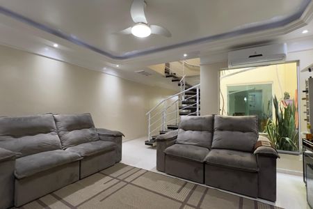 Casa à venda com 190m², 3 quartos e 3 vagas Casa à venda com 190m², 3 quartos e 3 vagasSala