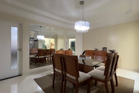 Casa à venda com 190m², 3 quartos e 3 vagas Casa à venda com 190m², 3 quartos e 3 vagasSala de Jantar