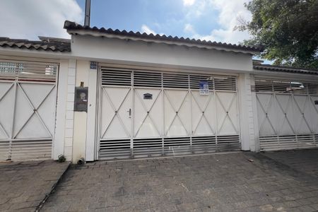 Casa à venda com 190m², 3 quartos e 3 vagas Casa à venda com 190m², 3 quartos e 3 vagasFachada