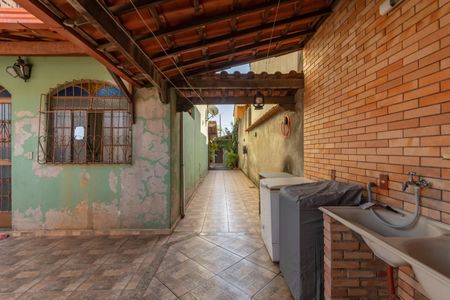 Casa à venda com 348m², 3 quartos e 4 vagas Casa à venda com 348m², 3 quartos e 4 vagasÁrea de Serviço