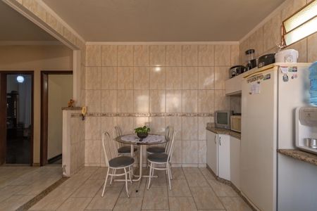 Casa à venda com 348m², 3 quartos e 4 vagas Casa à venda com 348m², 3 quartos e 4 vagasCozinha