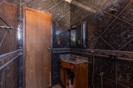 Casa à venda com 348m², 3 quartos e 4 vagas Casa à venda com 348m², 3 quartos e 4 vagasBanheiro Social 1