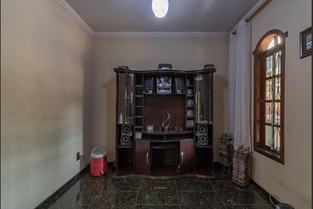 Casa à venda com 348m², 3 quartos e 4 vagas Casa à venda com 348m², 3 quartos e 4 vagasSala 2