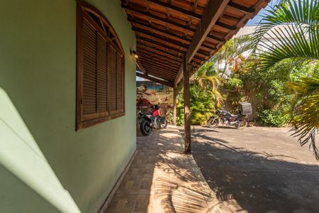 Casa à venda com 348m², 3 quartos e 4 vagas Casa à venda com 348m², 3 quartos e 4 vagasEntrada