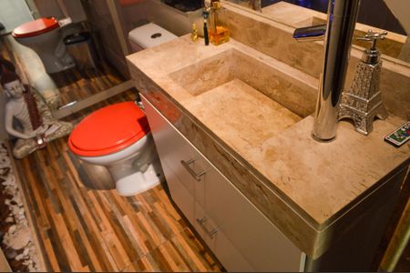 Casa de condomínio à venda com 130m², 3 quartos e 2 vagasLavabo