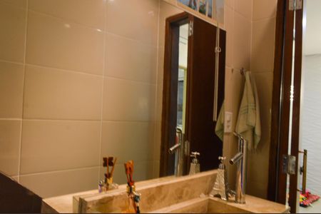 Casa de condomínio à venda com 130m², 3 quartos e 2 vagasLavabo