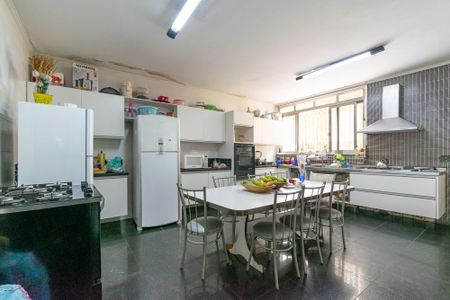 Casa à venda com 492m², 3 quartos e 2 vagas Casa à venda com 492m², 3 quartos e 2 vagasCozinha