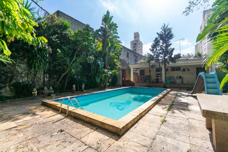 Casa à venda com 492m², 3 quartos e 2 vagas Casa à venda com 492m², 3 quartos e 2 vagasÁrea comum - Piscina