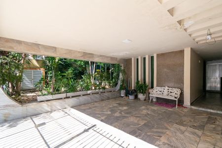 Casa à venda com 492m², 3 quartos e 2 vagas Casa à venda com 492m², 3 quartos e 2 vagasGaragem