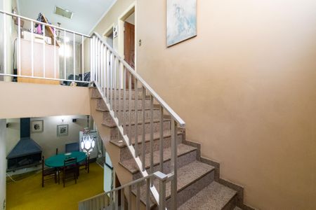 Casa à venda com 492m², 3 quartos e 2 vagas Casa à venda com 492m², 3 quartos e 2 vagasEscada