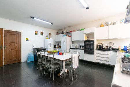 Casa à venda com 492m², 3 quartos e 2 vagas Casa à venda com 492m², 3 quartos e 2 vagasCozinha