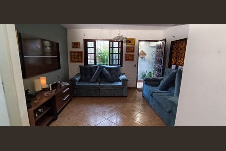 Casa à venda com 140m², 3 quartos e 2 vagas Casa à venda com 140m², 3 quartos e 2 vagasSala