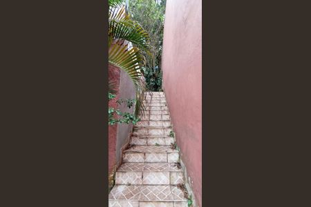 Casa à venda com 140m², 3 quartos e 2 vagas Casa à venda com 140m², 3 quartos e 2 vagasEscada