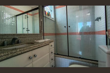 Casa de condomínio à venda com 400m², 4 quartos e 6 vagasBanheiro da Suíte 3