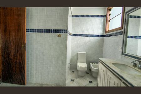 Casa de condomínio à venda com 400m², 4 quartos e 6 vagasBanheiro da Suíte 1