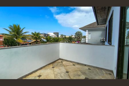 Casa de condomínio à venda com 400m², 4 quartos e 6 vagasVaranda da Suíte 1