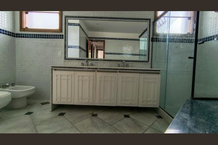 Casa de condomínio à venda com 400m², 4 quartos e 6 vagasBanheiro da Suíte 1