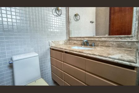 Casa de condomínio à venda com 400m², 4 quartos e 6 vagasBanheiro da Suíte 4