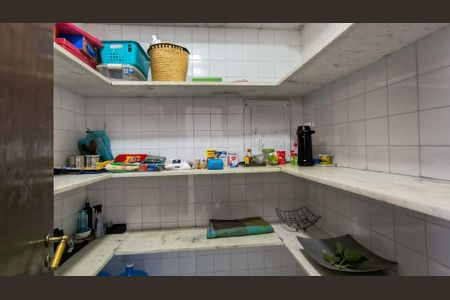 Casa de condomínio à venda com 400m², 4 quartos e 6 vagasDespensa