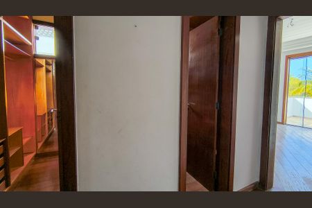 Casa de condomínio à venda com 400m², 4 quartos e 6 vagasCorredor