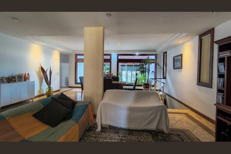 Casa de condomínio à venda com 400m², 4 quartos e 6 vagasSala 2