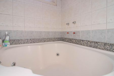 Casa à venda com 173m², 2 quartos e 3 vagasBanheiro da Suíte 2