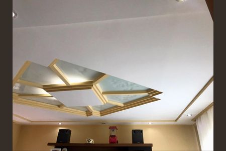 Casa à venda com 215m², 3 quartos e 4 vagas