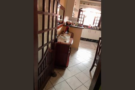 Casa à venda com 215m², 3 quartos e 4 vagas