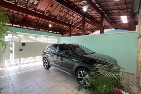 Casa à venda com 133m², 3 quartos e 2 vagas Casa à venda com 133m², 3 quartos e 2 vagasGaragem
