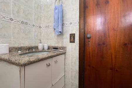 Casa à venda com 133m², 3 quartos e 2 vagas Casa à venda com 133m², 3 quartos e 2 vagasBanheiro Social