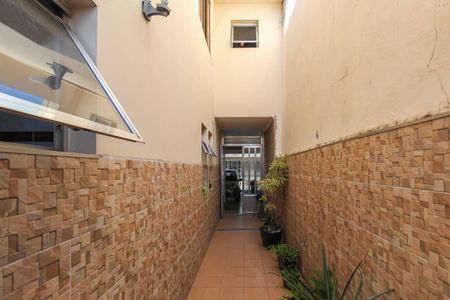 Casa à venda com 240m², 3 quartos e 2 vagas Casa à venda com 240m², 3 quartos e 2 vagasCorredor